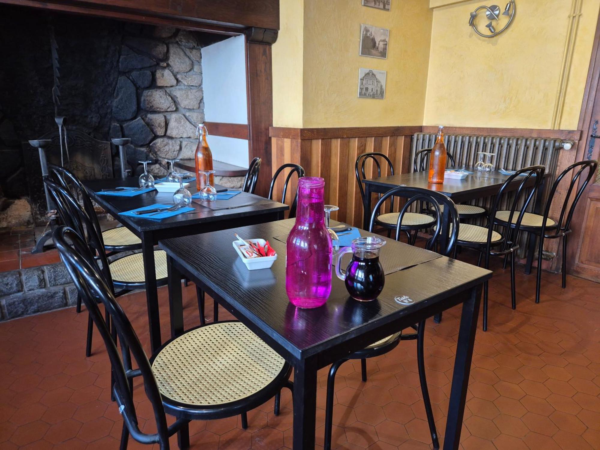 Logis Hotel Restaurant L'Oustal Naves  المظهر الخارجي الصورة