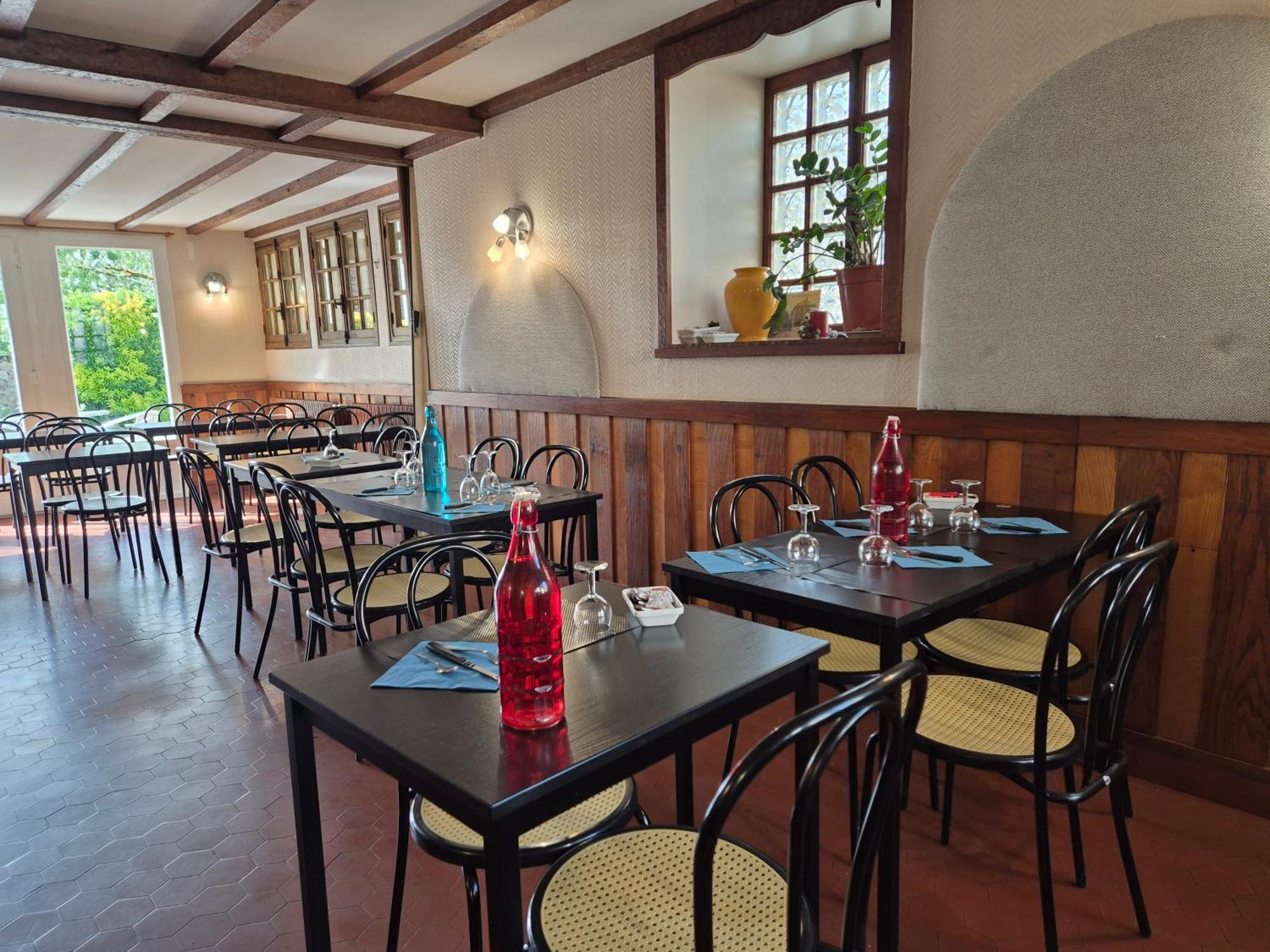 Logis Hotel Restaurant L'Oustal Naves  المظهر الخارجي الصورة