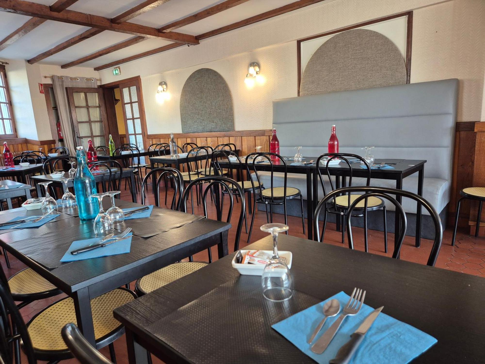 Logis Hotel Restaurant L'Oustal Naves  المظهر الخارجي الصورة