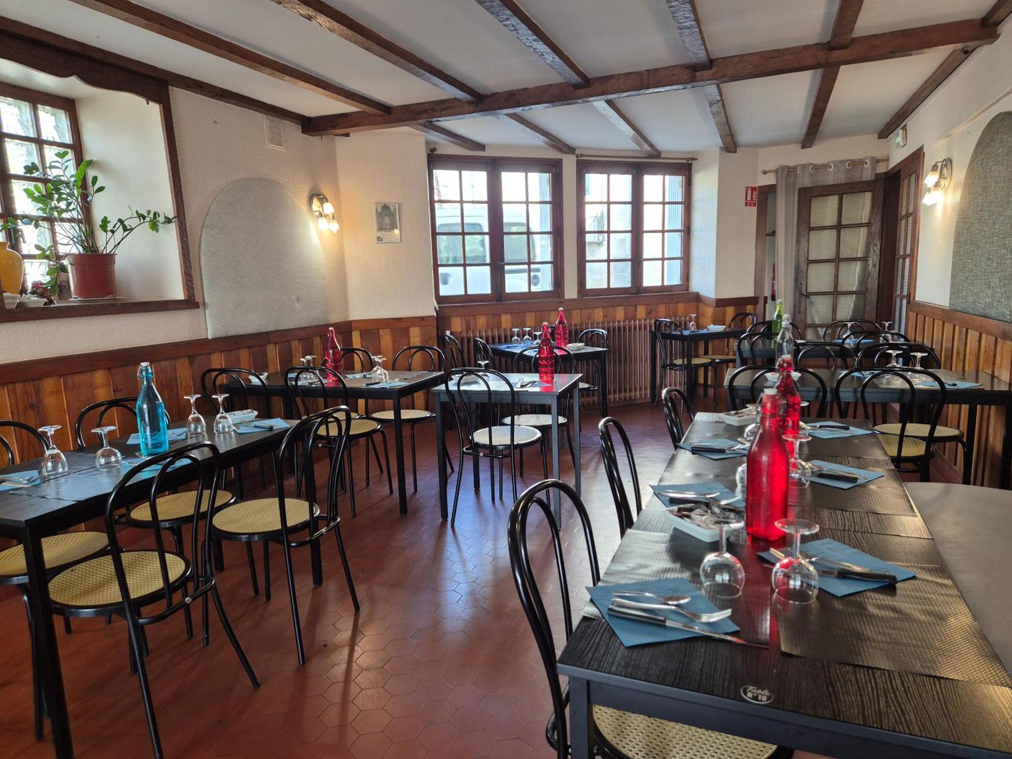Logis Hotel Restaurant L'Oustal Naves  المظهر الخارجي الصورة