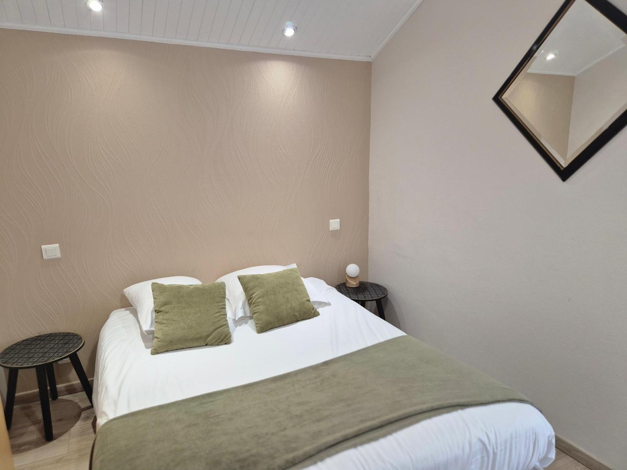 Logis Hotel Restaurant L'Oustal Naves  المظهر الخارجي الصورة