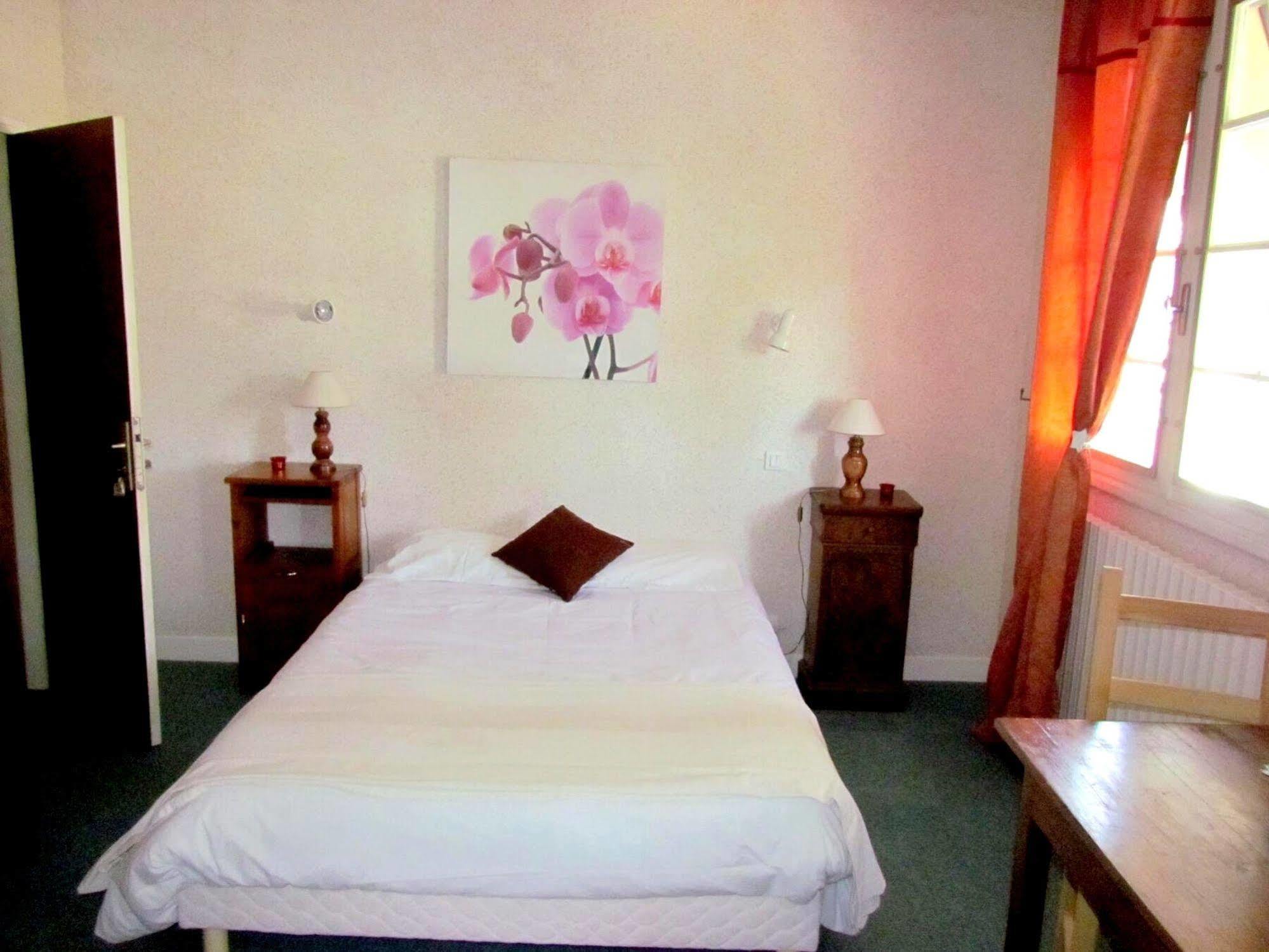 Logis Hotel Restaurant L'Oustal Naves  المظهر الخارجي الصورة