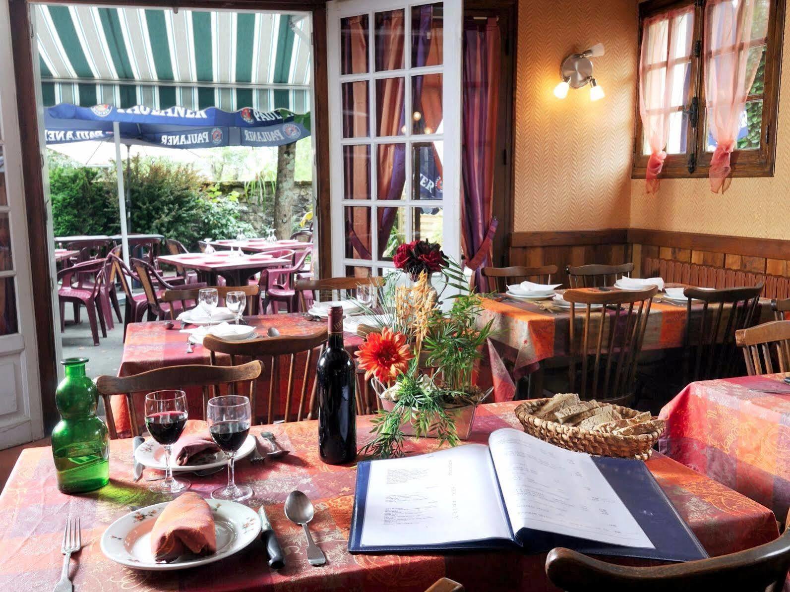 Logis Hotel Restaurant L'Oustal Naves  المظهر الخارجي الصورة